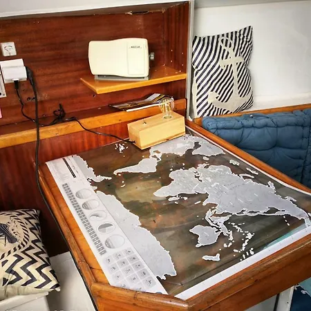 Seuls A Bord Dans Le Golfe Atypique Porto-Vecchio (Corsica)