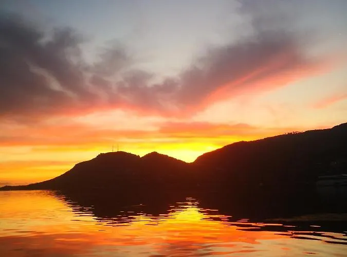 Seuls A Bord Dans Le Golfe Atypique Botel Porto-Vecchio (Corsica)