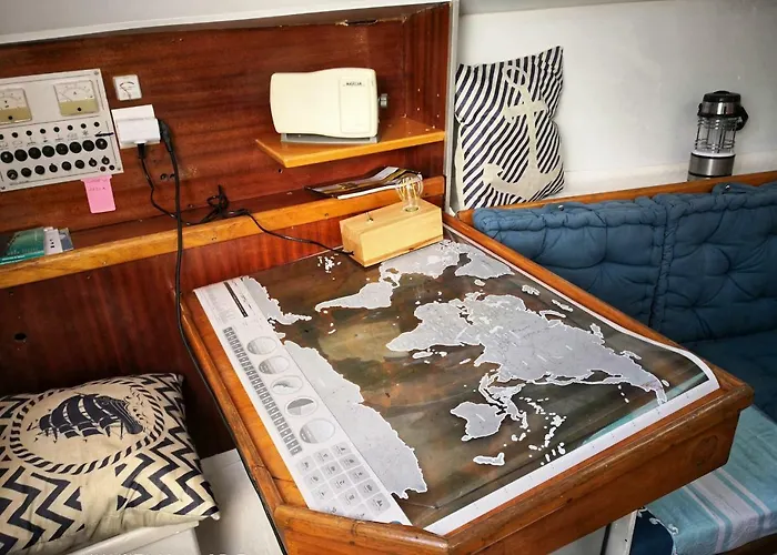 Seuls A Bord Dans Le Golfe Atypique Porto-Vecchio (Corsica)